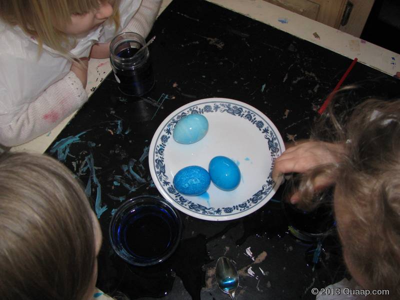  egg coloring: vinegar, water, or both
